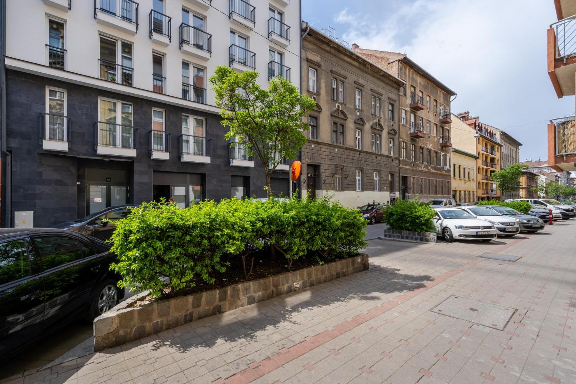 The Rose Garden Budapest Apartments Bagian luar foto