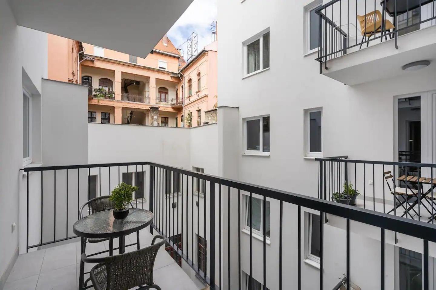 The Rose Garden Budapest Apartments Bagian luar foto