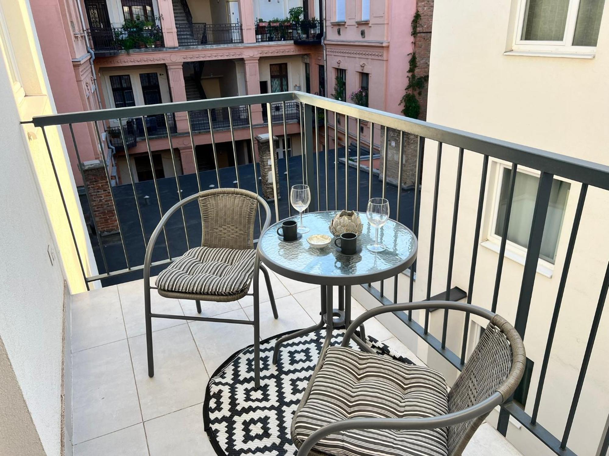 The Rose Garden Budapest Apartments Bagian luar foto